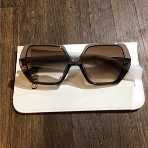 NEW ! OtRa Fleur grey fawn Oversized Square Gradient Sunglasses -
